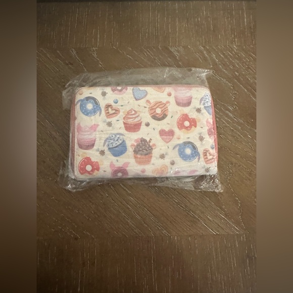 Winnie the Pooh Sweets Zip Around Wallet - Picture 5 of 6